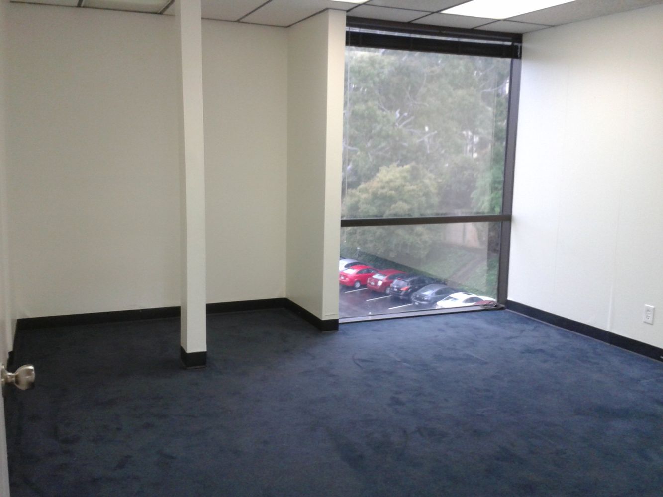 2 LARGE PRIVATE OFFICES, OPEN SPACE, SEVERAL USES !